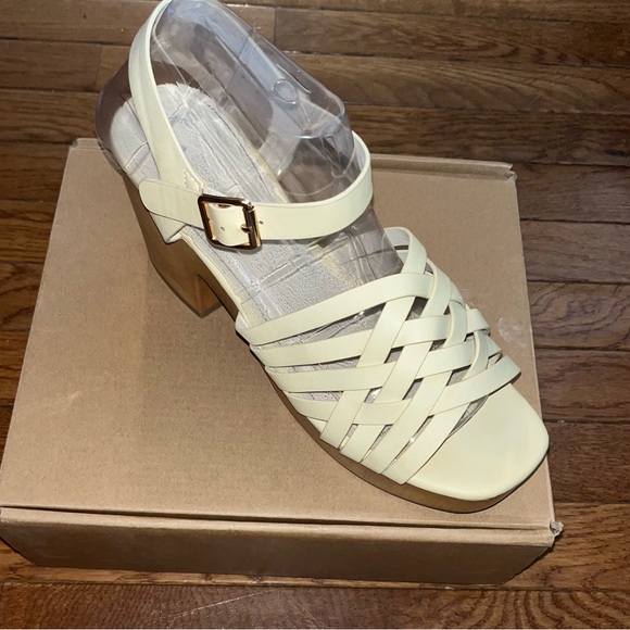 Journee Collection Tru Comfort Foam Addisyn Ivory Leather Women’s Size 10 - Picture 4 of 9